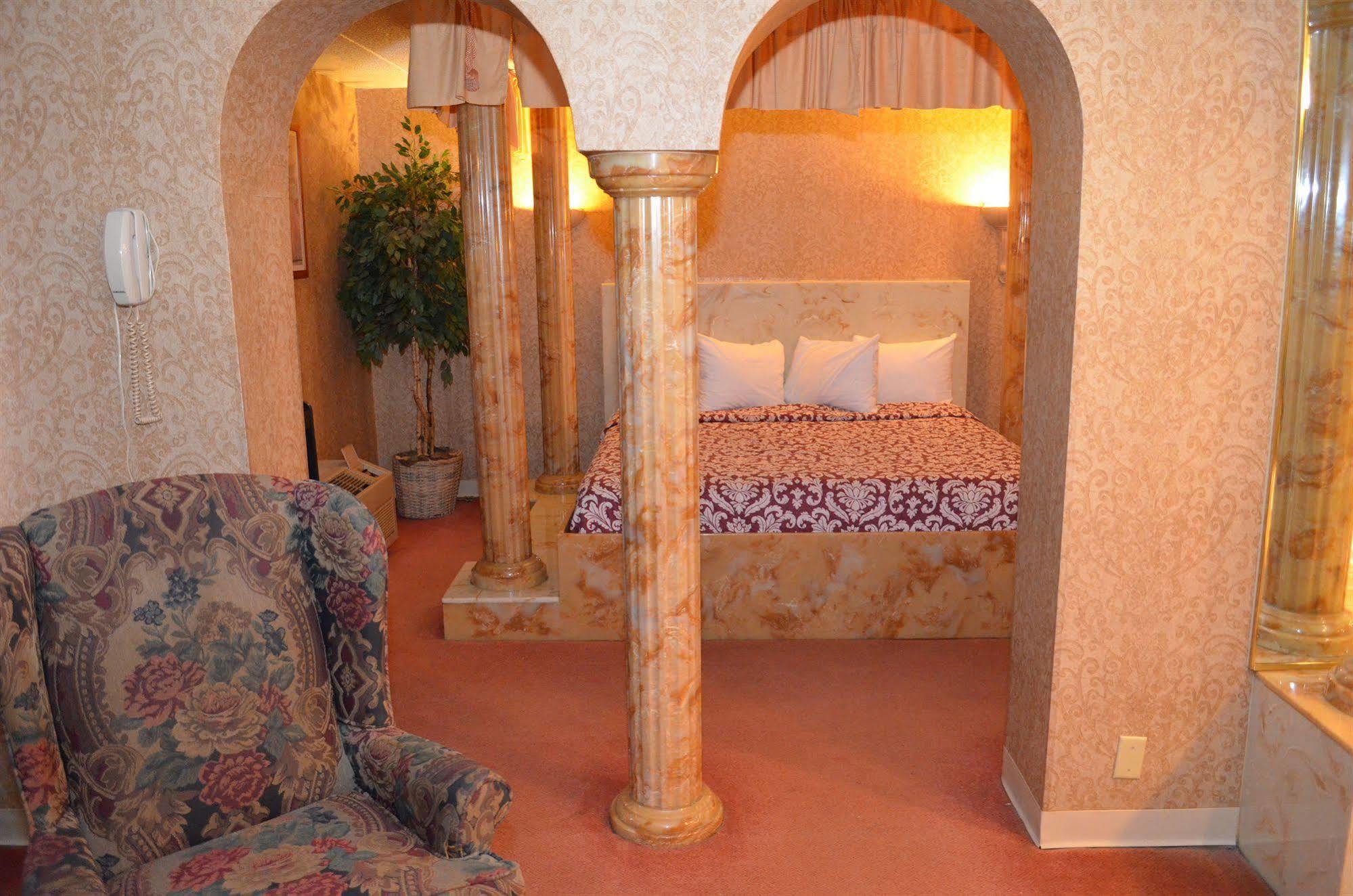 Red Carpet Inn Fanta Suites Hotel Ґрінвуд Екстер'єр фото