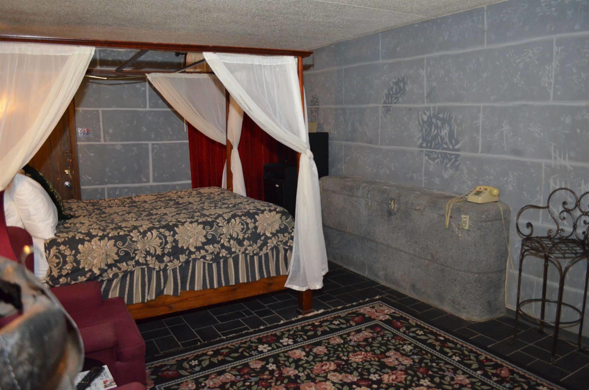 Red Carpet Inn Fanta Suites Hotel Ґрінвуд Екстер'єр фото