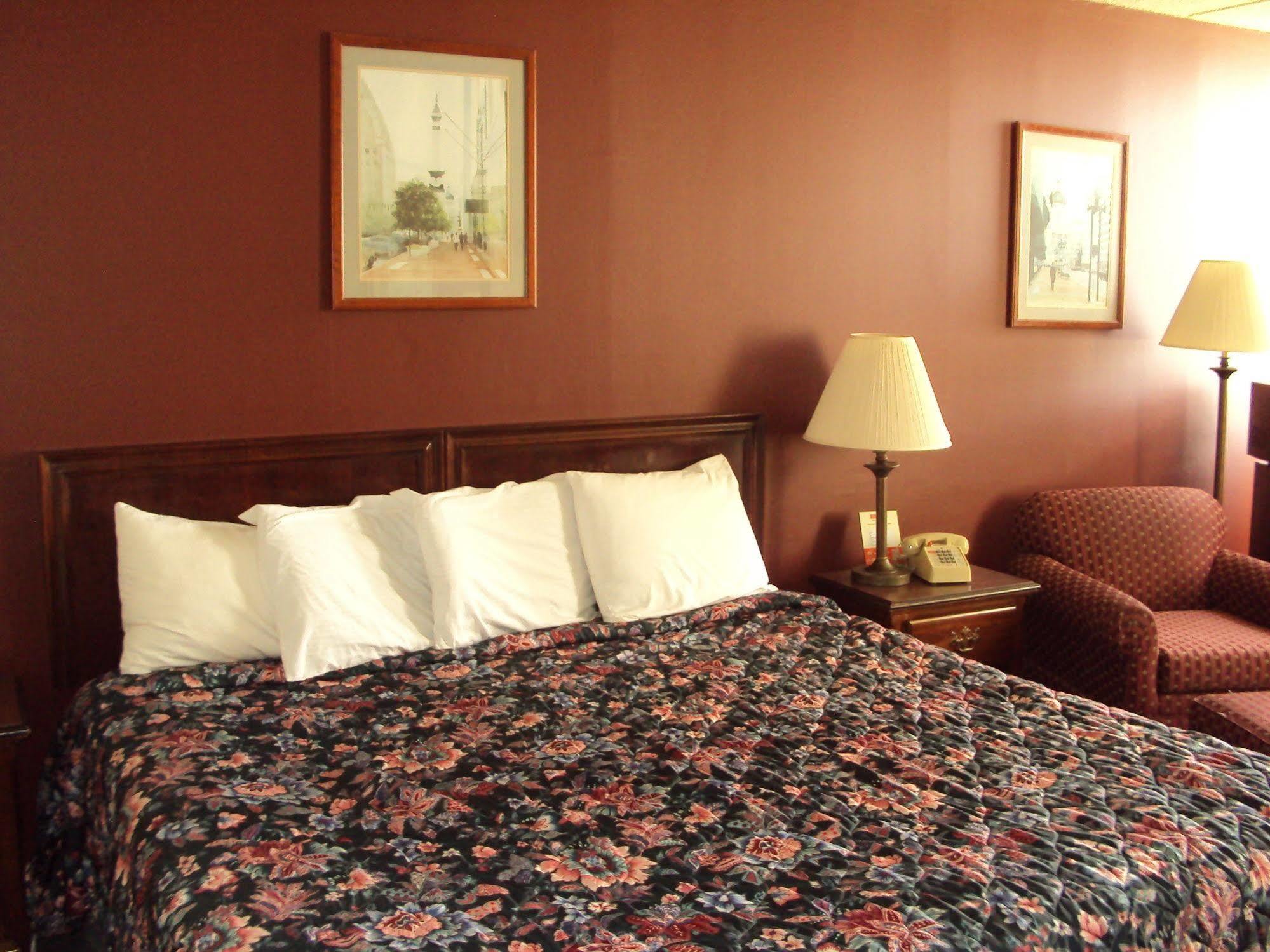 Red Carpet Inn Fanta Suites Hotel Ґрінвуд Екстер'єр фото