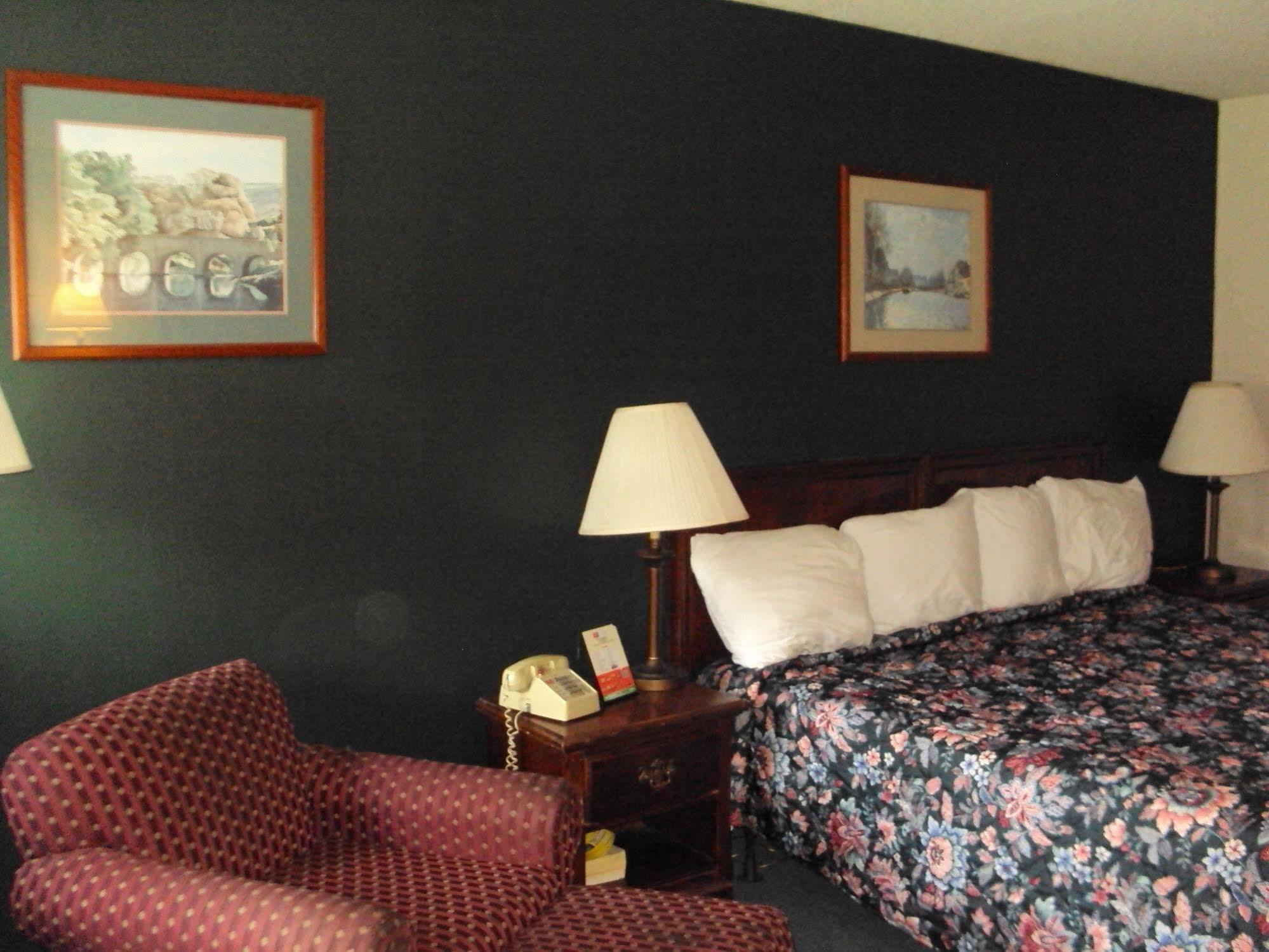 Red Carpet Inn Fanta Suites Hotel Ґрінвуд Екстер'єр фото