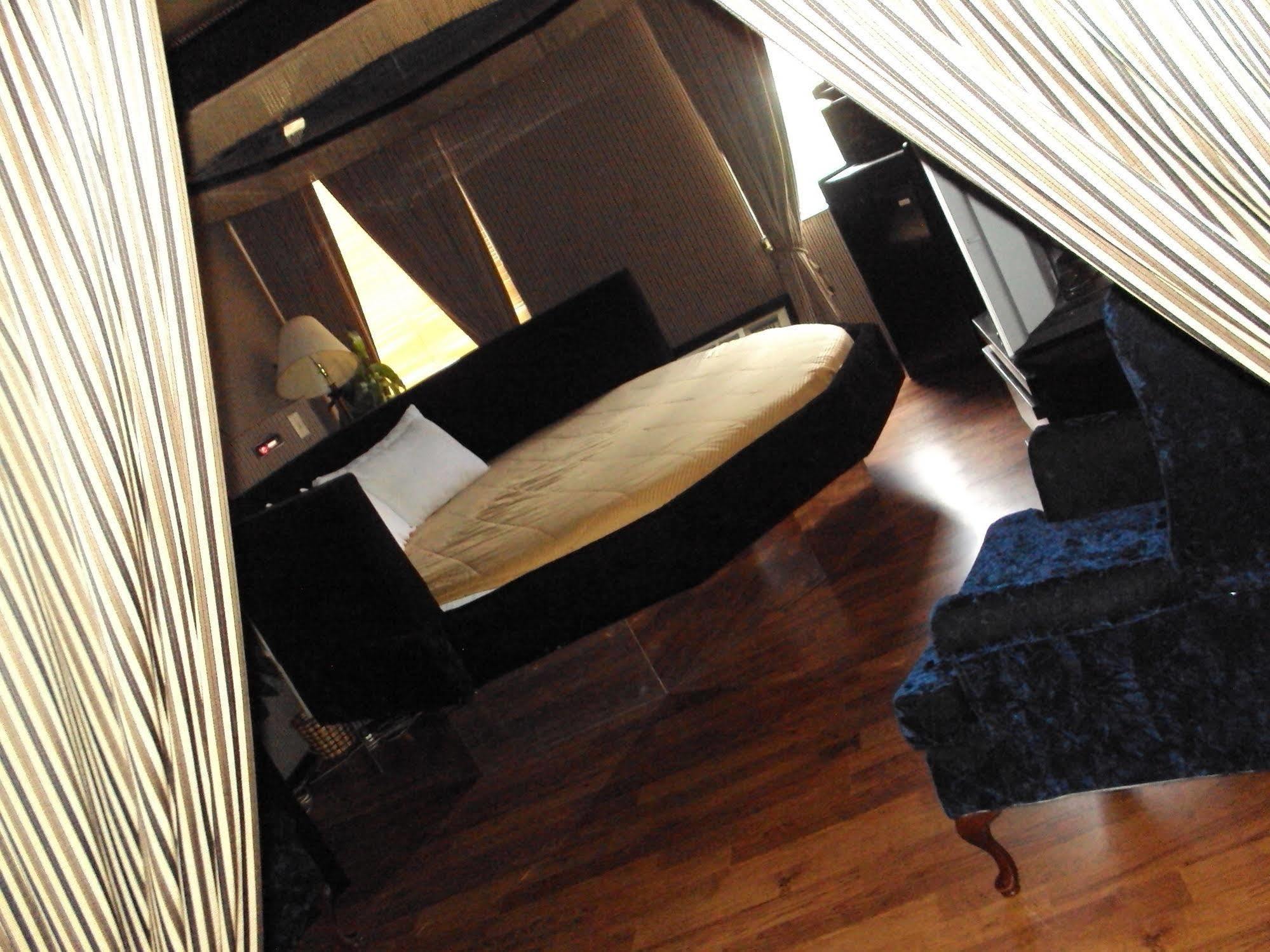 Red Carpet Inn Fanta Suites Hotel Ґрінвуд Екстер'єр фото